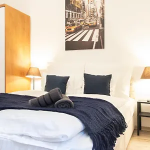 Momo Luxury Opera Apartman