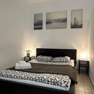 Downtown Rose Garden Whit Garage Opcional Apartman