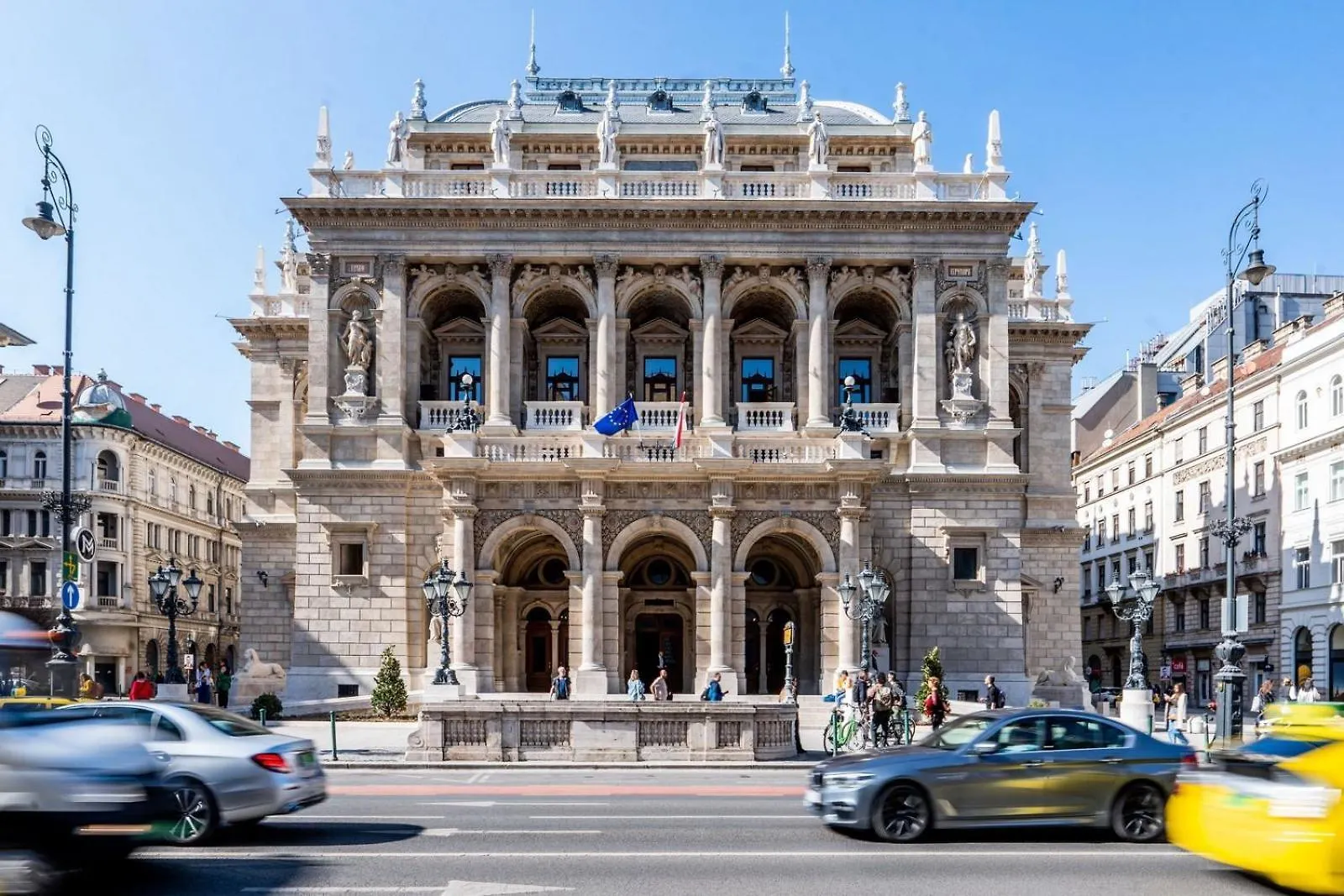 Walk To Opera House - 3Br Live In Budapest Designer Apt
