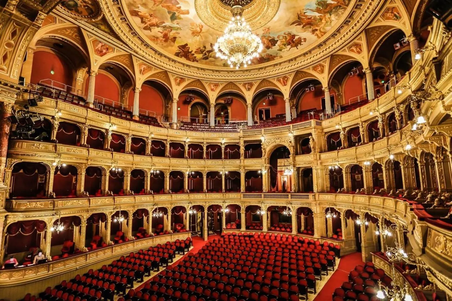 Apartment Walk To Opera House - 3Br Live In Budapest Designer Apt