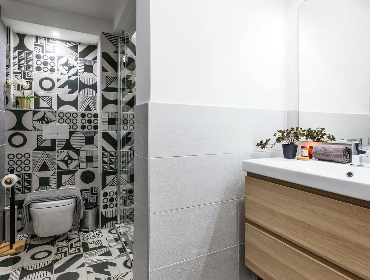Walk To Opera House - 3Br Live In Budapest Designer Apt
