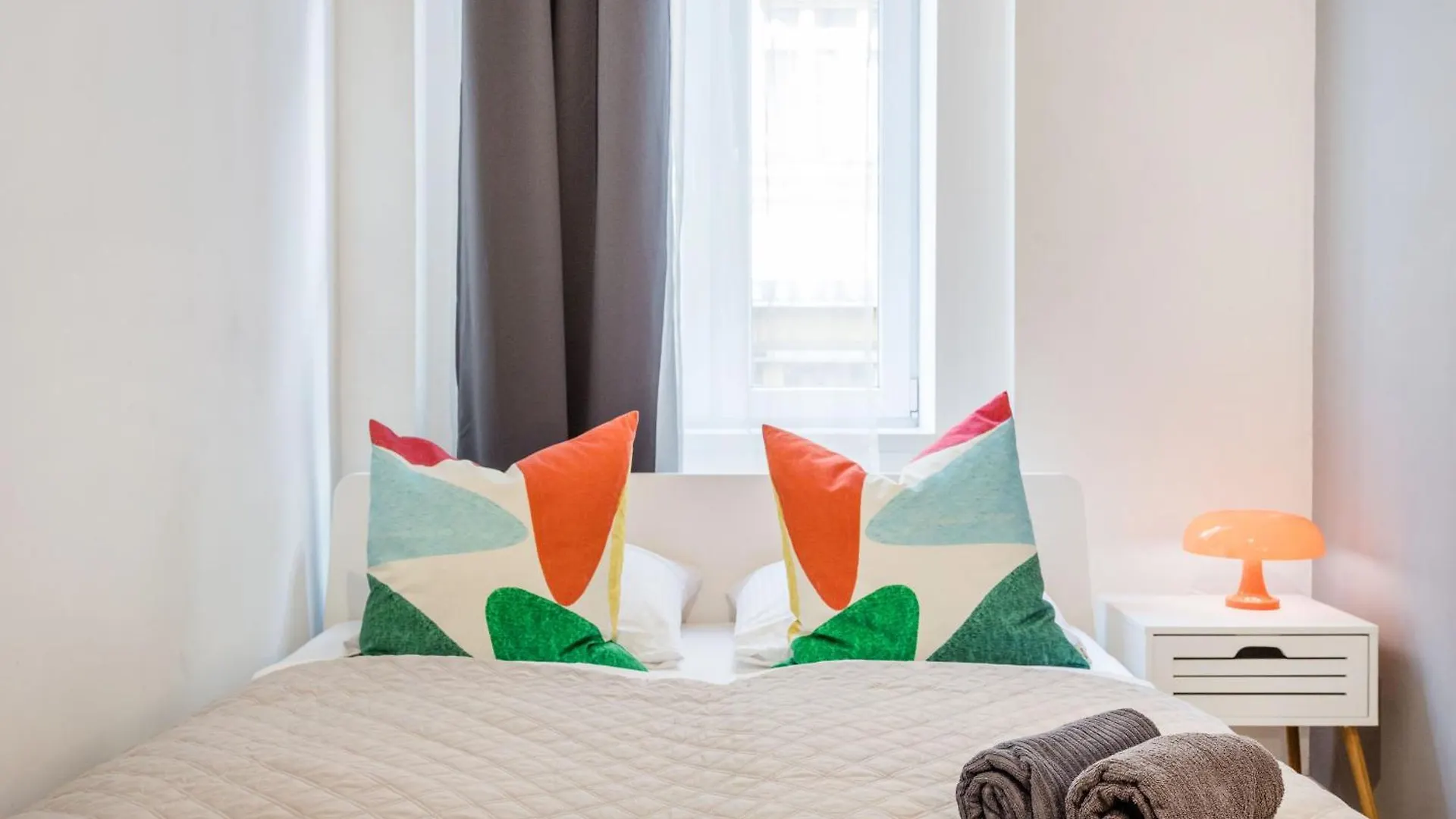 Walk To Opera House - 3Br Live In Budapest Designer Apt